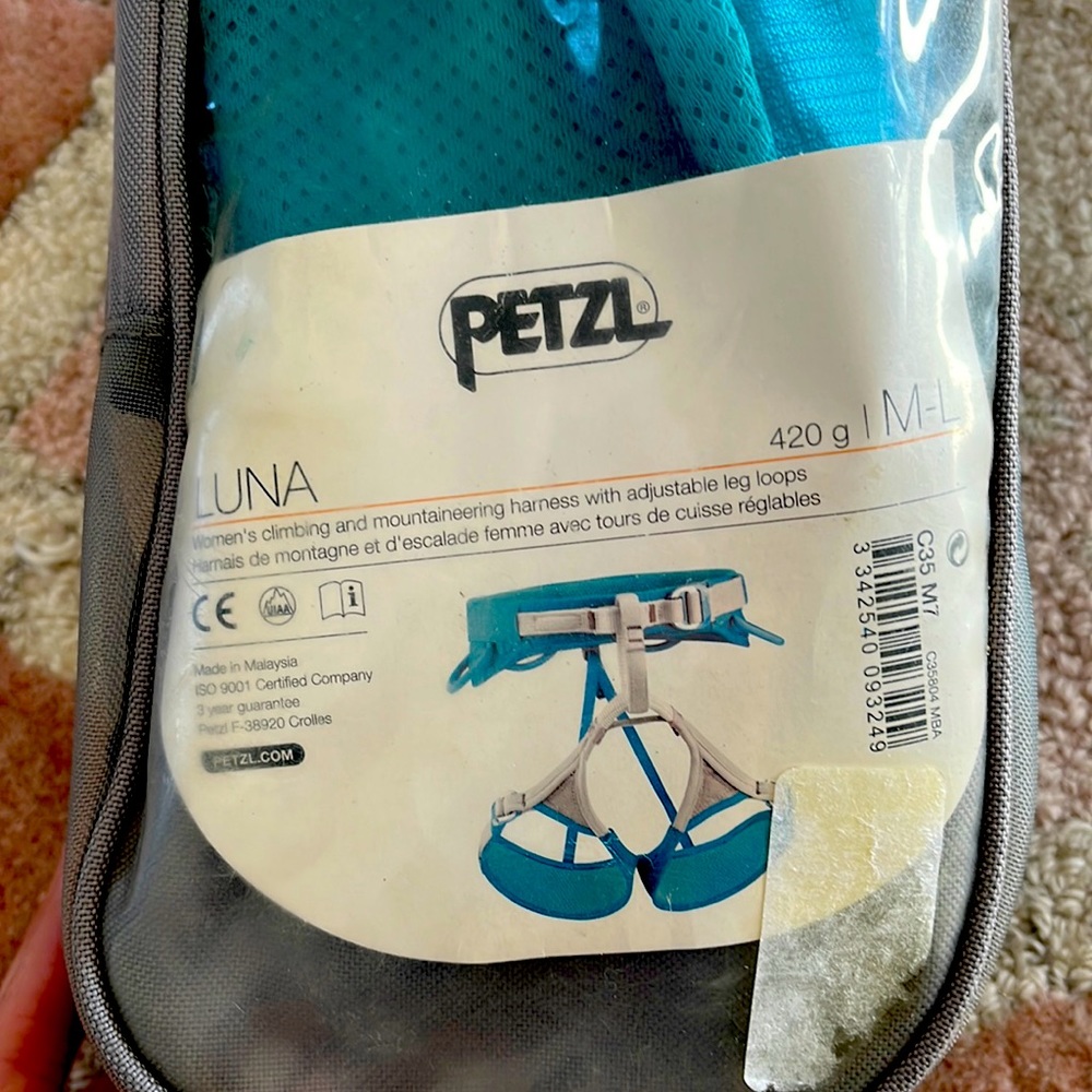 Women’s harness for climbing. Perfect condition, used once.